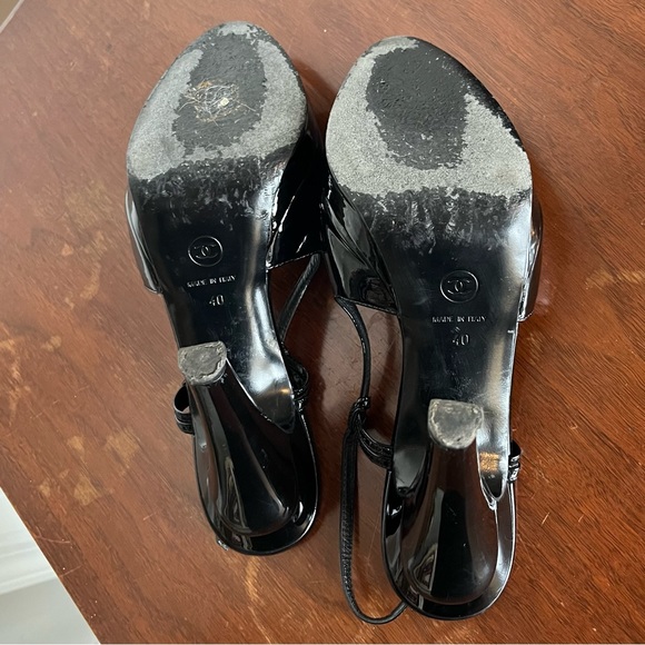 Chanel black patent leather with white cap toe Slingback pumps - Picture 14 of 15